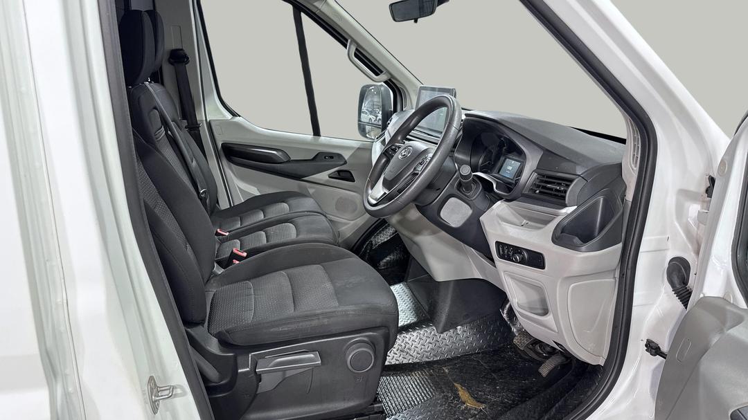 2023 LDV Deliver 9 Mwb Mid Roof, Automatic, 26223 km, Right Side Front Door Cabin View