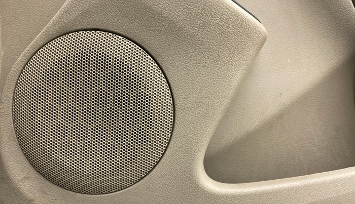 2015 Nissan Terrano XL D PLUS, Diesel, Manual, 1,15,925 km, Speaker