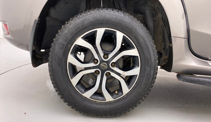 2015 Nissan Terrano XL D PLUS, Diesel, Manual, 1,15,925 km, Right Rear Wheel