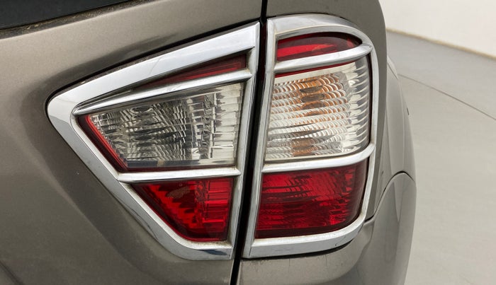 2015 Nissan Terrano XL D PLUS, Diesel, Manual, 1,15,925 km, Right tail light - Minor damage