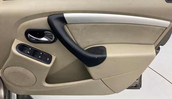 2015 Nissan Terrano XL D PLUS, Diesel, Manual, 1,15,925 km, Driver Side Door Panels Control