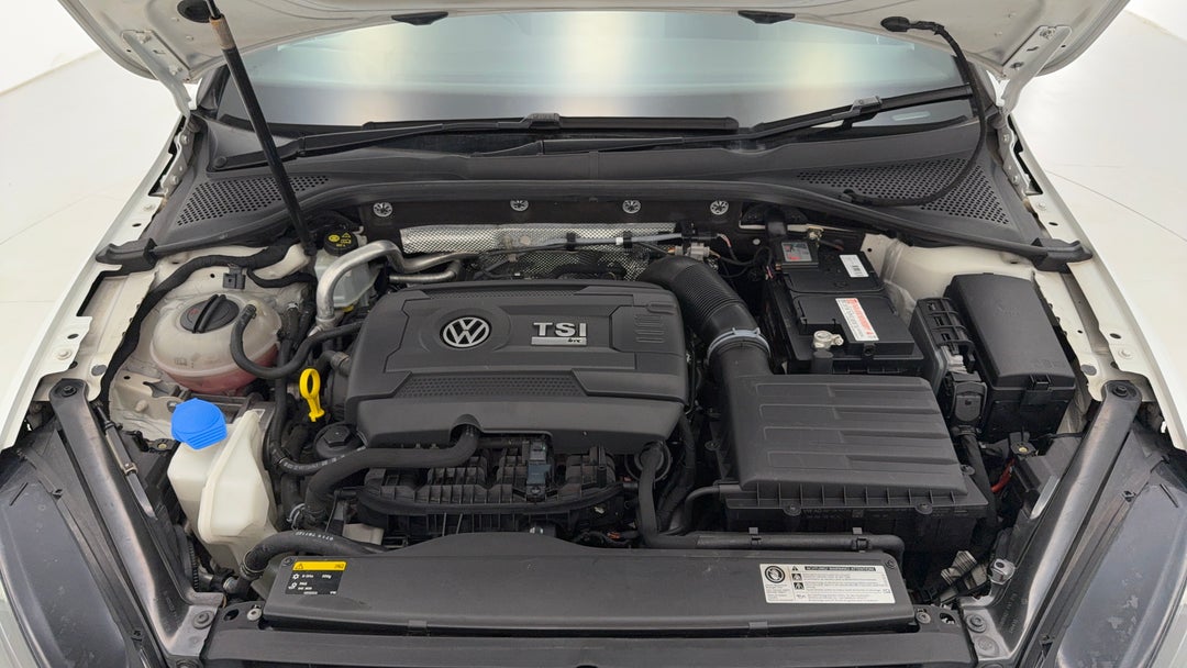 2015 Volkswagen Golf R, Automatic, 140975 km, Open Bonnet (Engine)