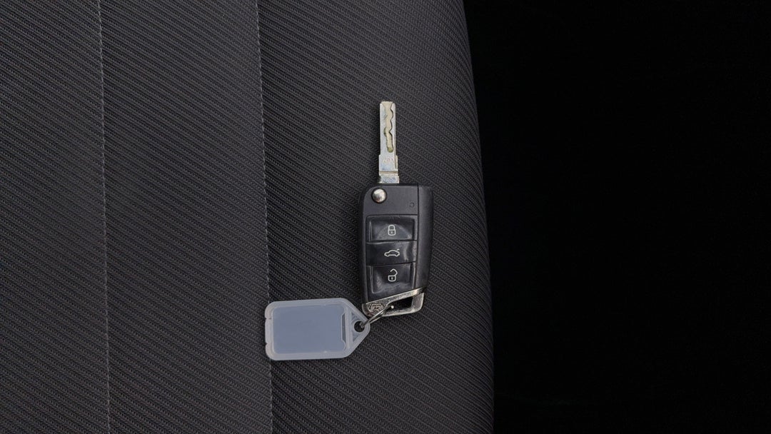 2015 Volkswagen Golf R, Automatic, 140975 km, Key Close-up