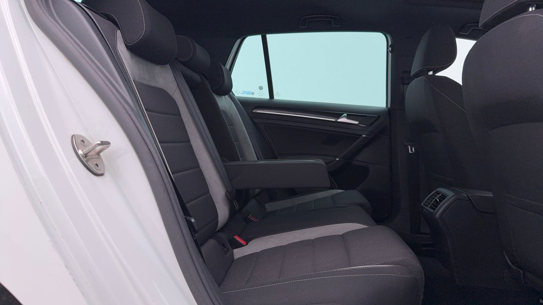 2015 Volkswagen Golf R, Automatic, 140975 km, Right Side Rear Door Cabin View