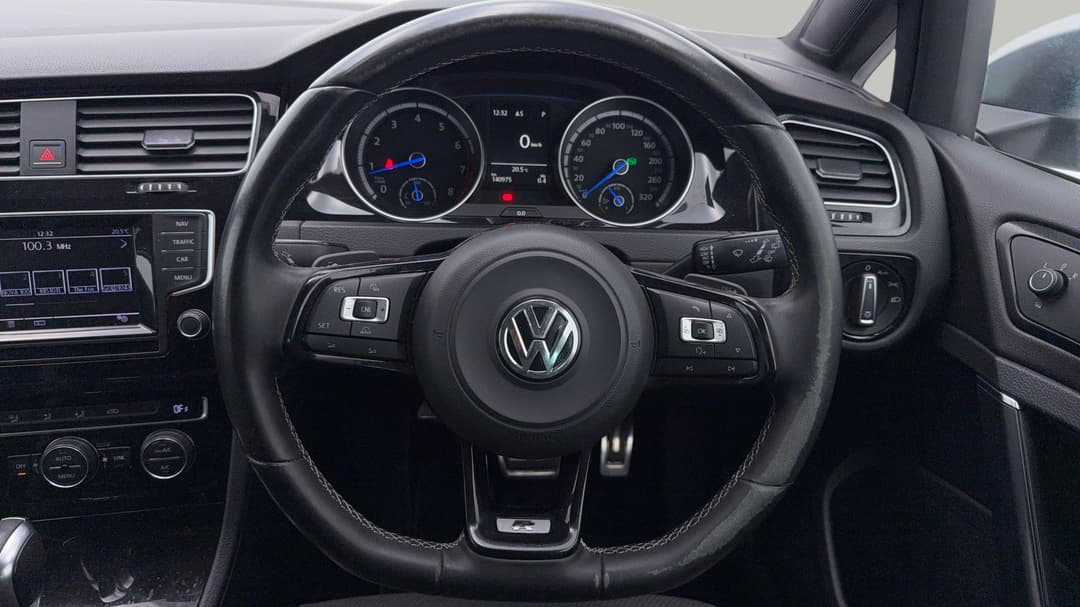 2015 Volkswagen Golf R, Automatic, 144955 km, Steering Wheel Close-up