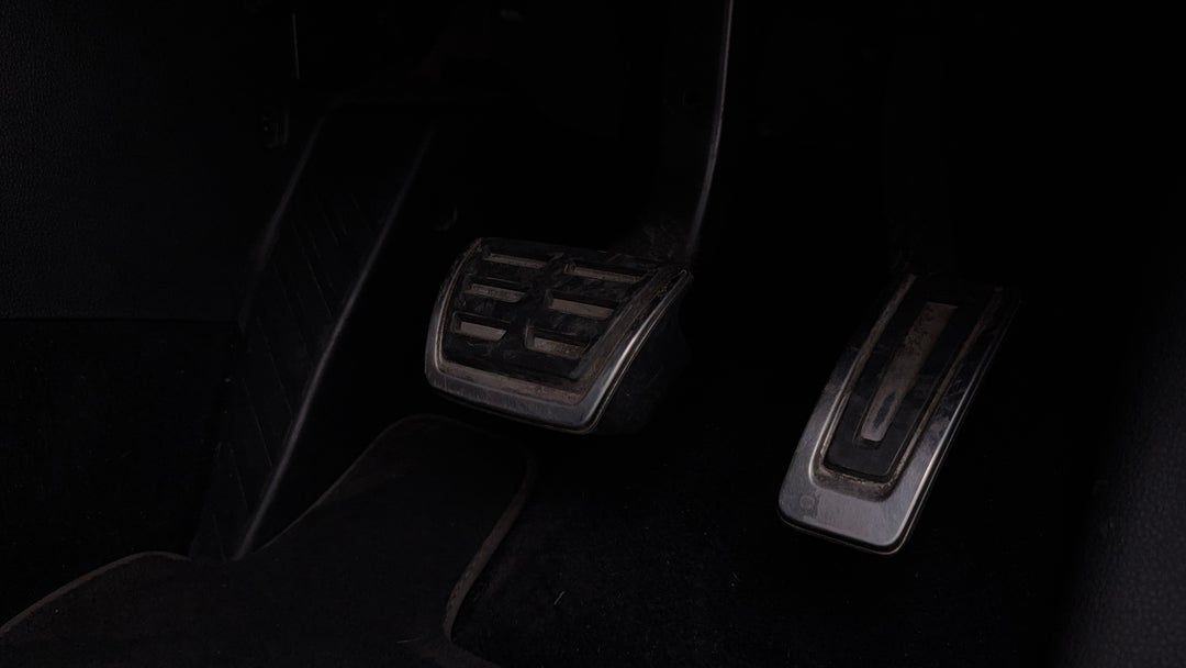 2015 Volkswagen Golf R, Automatic, 140975 km, Pedals and Footmat