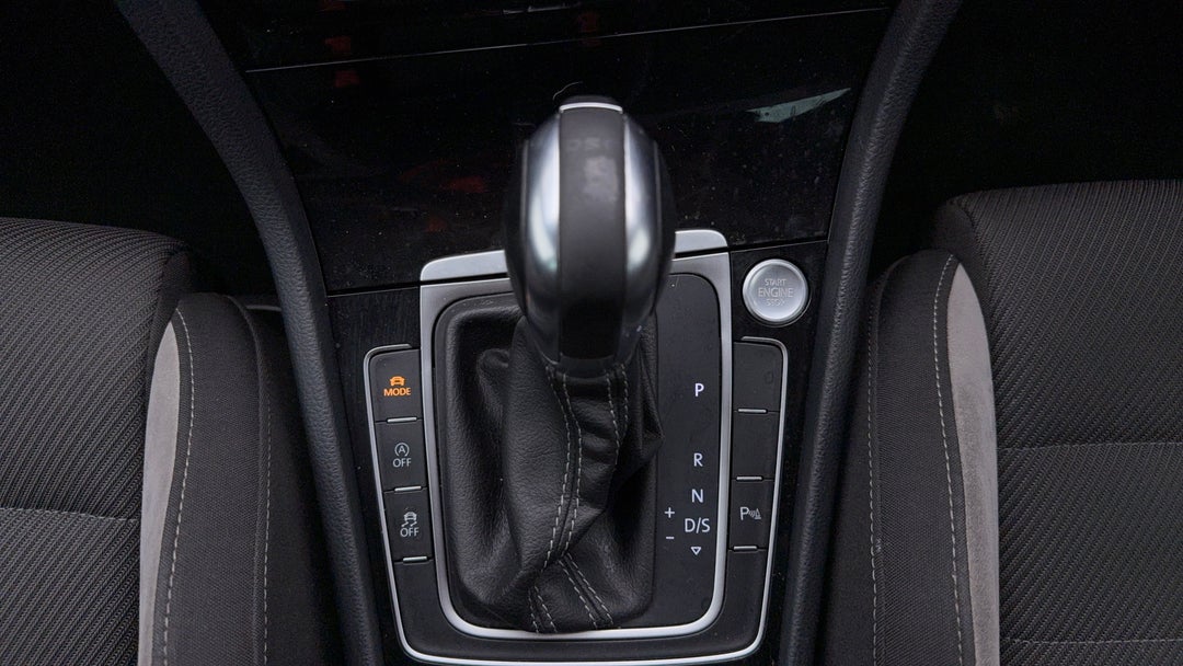 2015 Volkswagen Golf R, Automatic, 140975 km, Gear Lever 