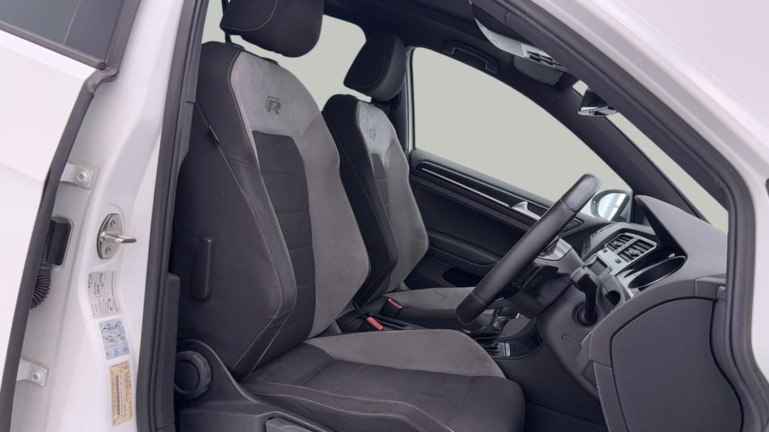 2015 Volkswagen Golf R, Automatic, 144955 km, Right Side Front Door Cabin View