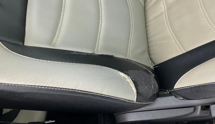 2017 Ford Ecosport TITANIUM 1.5L DIESEL, Diesel, Manual, 89,380 km, Driver seat - Cover slightly torn