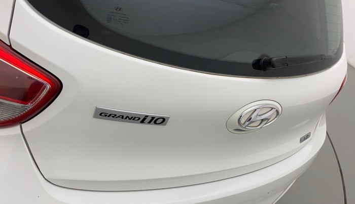2016 Hyundai Grand i10 ASTA 1.2 KAPPA VTVT, Petrol, Manual, 42,473 km, Dicky (Boot door) - Handle has minor damage