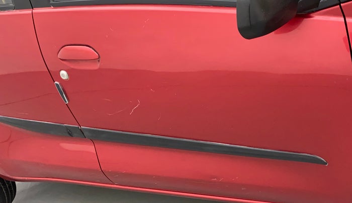 2016 Datsun Redi Go T (O), Petrol, Manual, 20,205 km, Driver-side door - Slightly dented