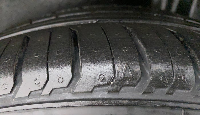 2016 Volkswagen Ameo COMFORTLINE 1.2L, Petrol, Manual, 76,919 km, Left Rear Tyre Tread