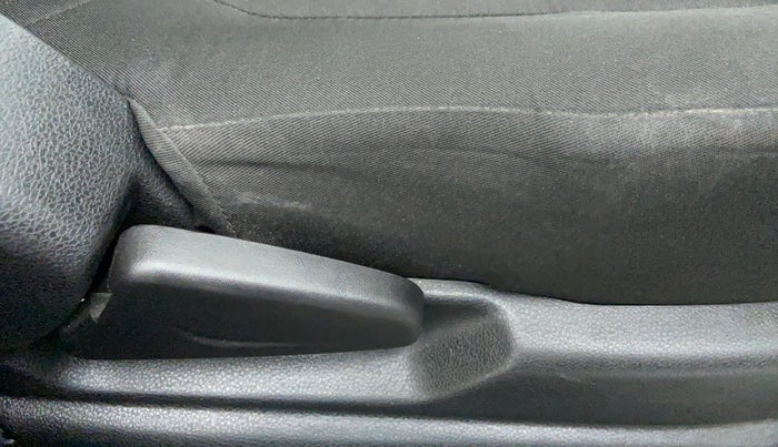 2019 Renault Kwid RXL, Petrol, Manual, 22,334 km, Driver Side Adjustment Panel