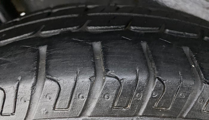 2015 Maruti Wagon R 1.0 LXI CNG, CNG, Manual, 64,616 km, Right Rear Tyre Tread
