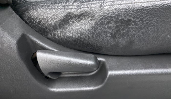 2015 Maruti Wagon R 1.0 LXI CNG, CNG, Manual, 64,616 km, Driver Side Adjustment Panel