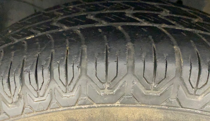 2015 Honda Brio S MT, Petrol, Manual, 34,731 km, Left Front Tyre Tread