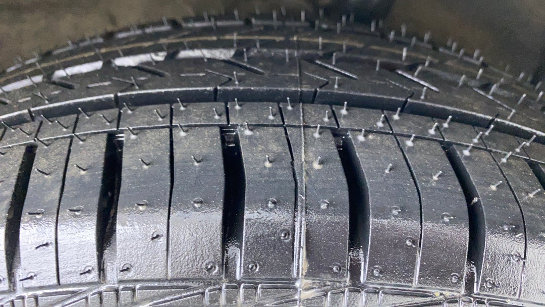 Right Front Tyre Tread