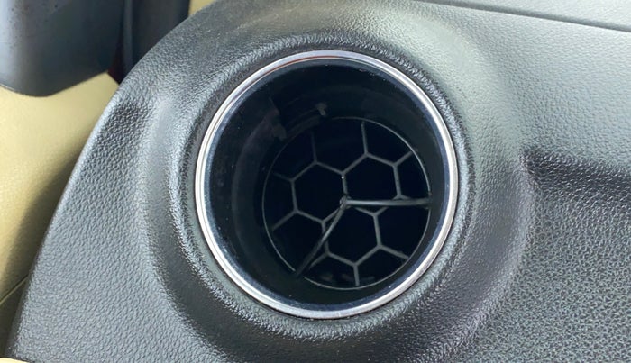 2015 Honda Brio 1.2 S MT I VTEC, Petrol, Manual, 96,620 km, AC Unit - Front vent has minor damage
