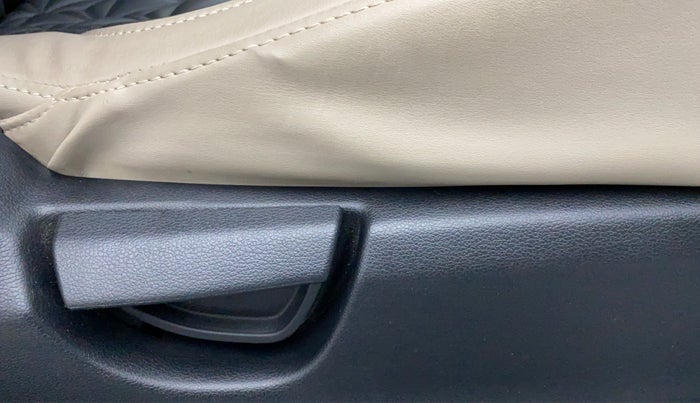 2018 Hyundai NEW SANTRO ASTA 1.1 MT, Petrol, Manual, 7,017 km, Driver Side Adjustment Panel