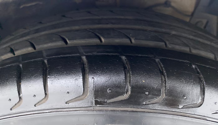 2015 Maruti Ciaz ZXI, Petrol, Manual, 57,465 km, Right Front Tyre Tread