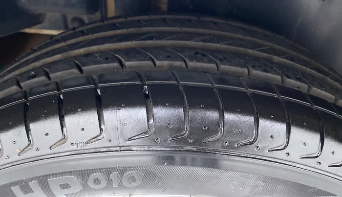 2015 Maruti Ciaz ZXI, Petrol, Manual, 57,465 km, Right Rear Tyre Tread