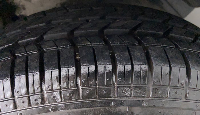 2015 Maruti Ritz LXI, Petrol, Manual, 10,663 km, Left Rear Tyre Tread