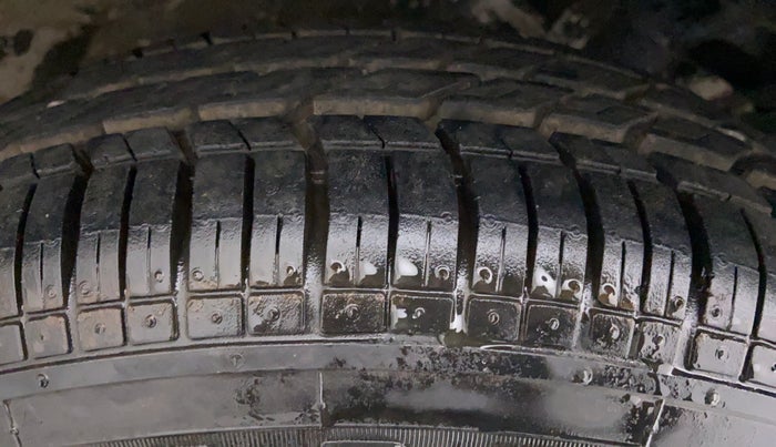 2015 Maruti Ritz LXI, Petrol, Manual, 10,663 km, Right Rear Tyre Tread