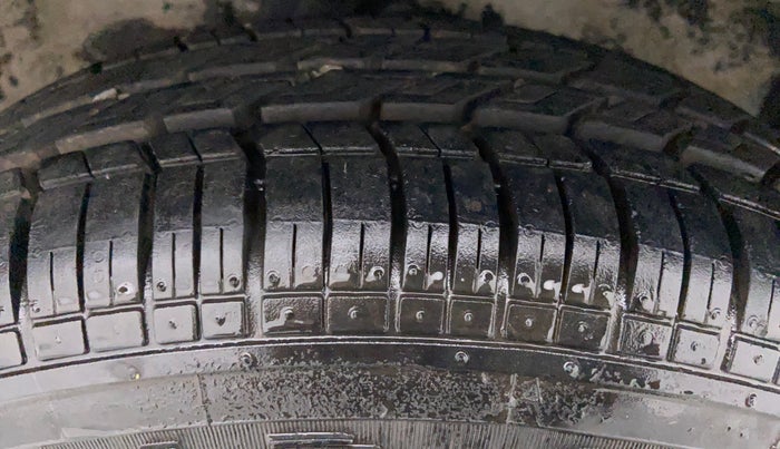 2015 Maruti Ritz LXI, Petrol, Manual, 10,663 km, Left Front Tyre Tread
