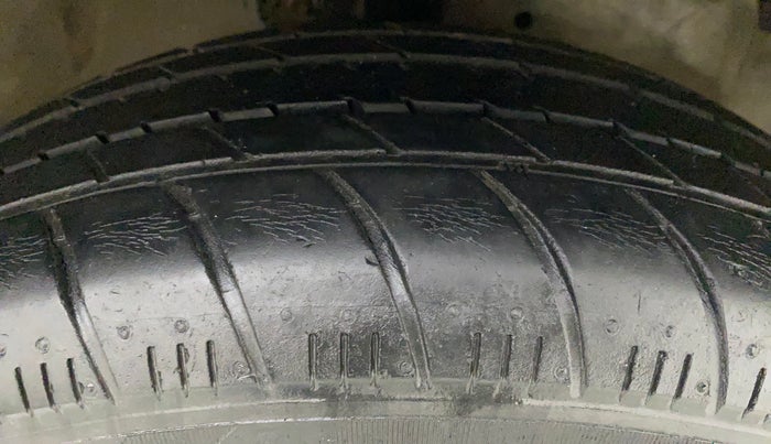 2018 Maruti Celerio VXI CNG, CNG, Manual, 38,117 km, Right Front Tyre Tread