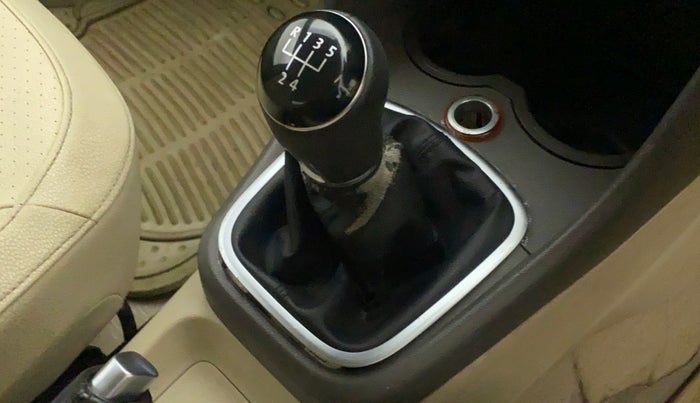 2012 Volkswagen Vento HIGHLINE 1.6 MPI, Petrol, Manual, 93,393 km, Gear lever - Boot Cover minor damage