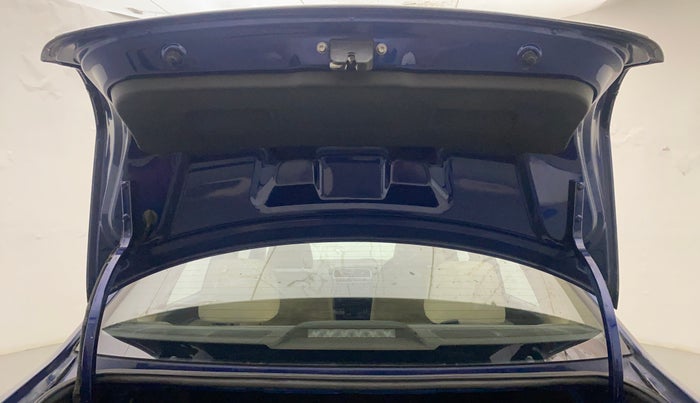 2012 Volkswagen Vento HIGHLINE 1.6 MPI, Petrol, Manual, 93,393 km, Boot Door Open