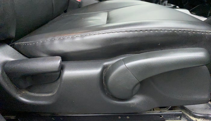 2017 Honda WR-V 1.5 i-DTEC VX MT, Diesel, Manual, 60,865 km, Driver Side Adjustment Panel