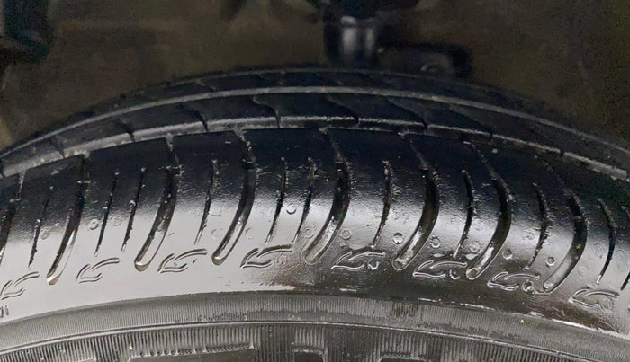 2018 Maruti Celerio ZXI, CNG, Manual, 1,00,569 km, Left Front Tyre Tread