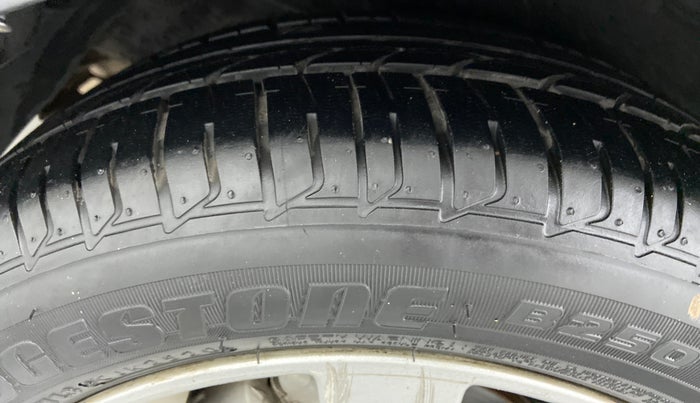 2013 Hyundai Verna FLUIDIC 1.6 CRDI SX OPT, Diesel, Manual, 60,990 km, Right Rear Tyre Tread