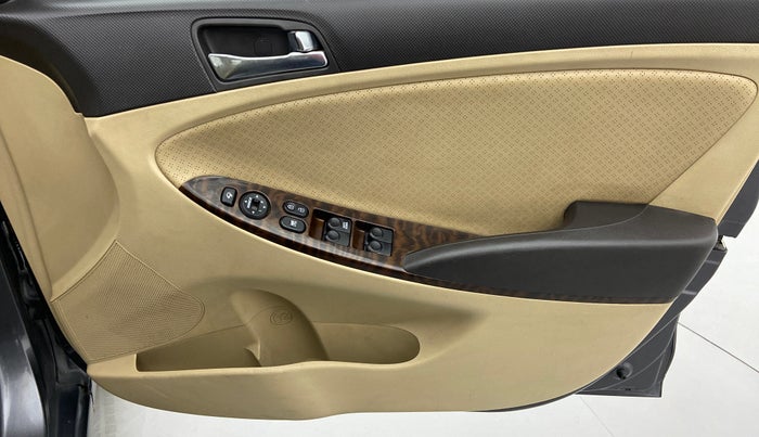 2013 Hyundai Verna FLUIDIC 1.6 CRDI SX OPT, Diesel, Manual, 60,990 km, Driver Side Door Panels Control