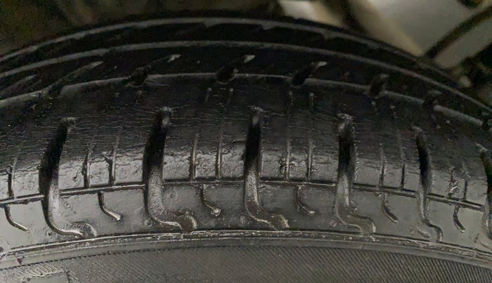 2015 Datsun Go Plus T, Petrol, Manual, 96,121 km, Left Rear Tyre Tread