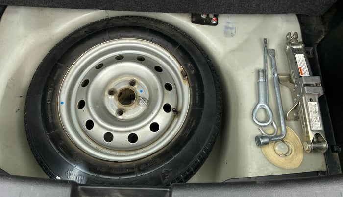 2013 Maruti Swift LXI D, Petrol, Manual, 65,516 km, Spare Tyre