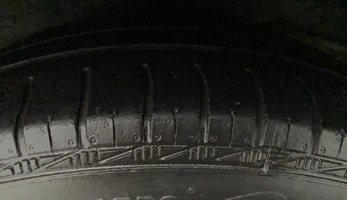 2011 Hyundai i10 MAGNA 1.2, Petrol, Manual, 80,042 km, Left Front Tyre Tread