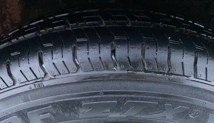2014 Hyundai i10 SPORTZ 1.1 IRDE2, Petrol, Manual, 49,390 km, Right Front Tyre Tread