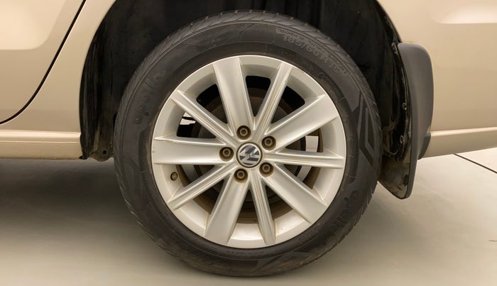 2016 Volkswagen Vento HIGHLINE PETROL AT, Petrol, Automatic, 32,940 km, Left Rear Wheel