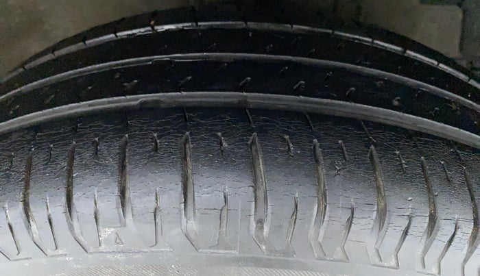 2012 Maruti Swift Dzire VDI BS IV, Diesel, Manual, 54,399 km, Right Front Tyre Tread