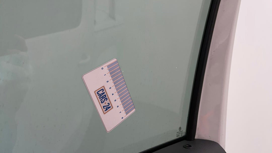 Window Glass Front RHS Tinting Scratched