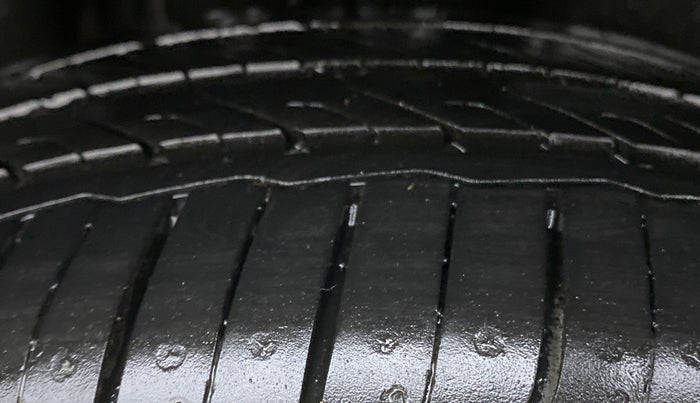 2015 Skoda Rapid 1.5 TDI AT STYLE PLUS, Diesel, Automatic, 35,457 km, Right Rear Tyre Tread
