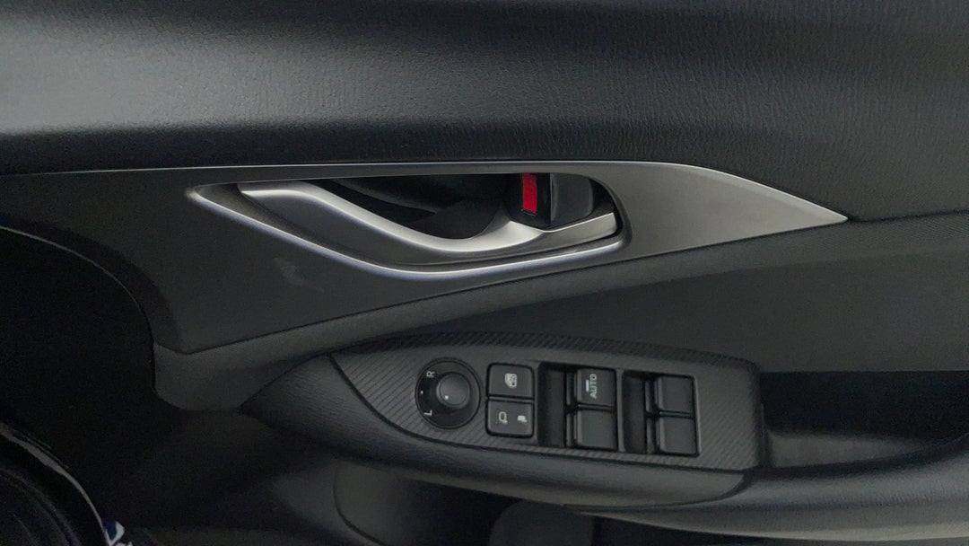 2017 Mazda CX-3 Maxx (FWD), Automatic, 68914 km, Drivers Side Door Panel Controls