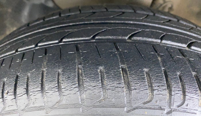 2017 Hyundai Elite i20 ASTA 1.2, Petrol, Manual, 35,957 km, Left Front Tyre Tread