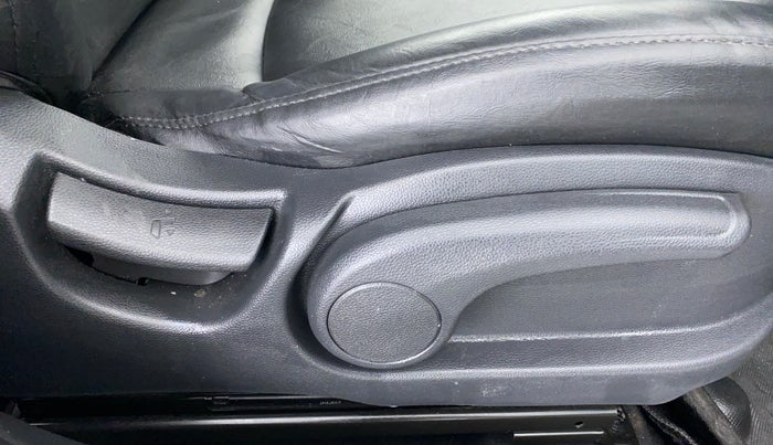 2017 Hyundai Elite i20 ASTA 1.2, Petrol, Manual, 35,957 km, Driver Side Adjustment Panel