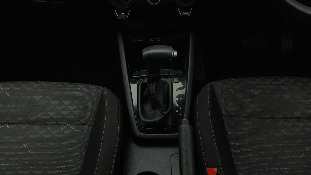 2018 Kia Rio S, Automatic, 70906 km, Gear Lever 