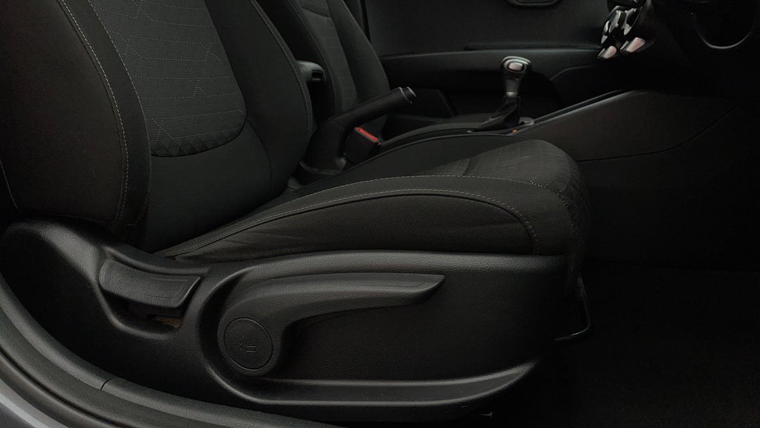 2018 Kia Rio S, Automatic, 70906 km, Drivers Side Adjustment Panel