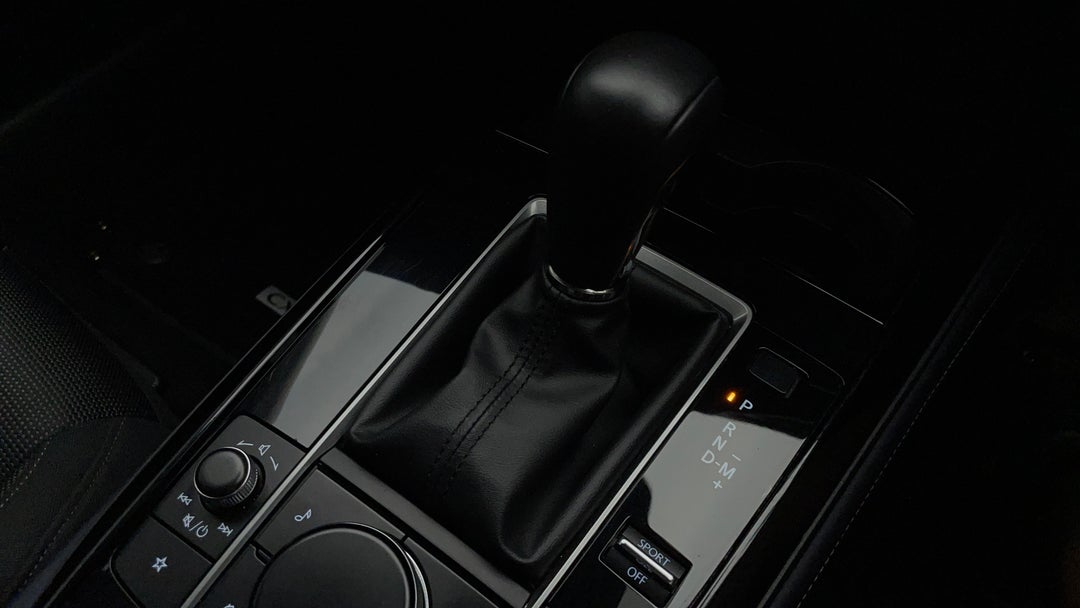 2024 Mazda CX-30 G20 Evolve (FWD), Automatic, 28725 km, Gear Lever 