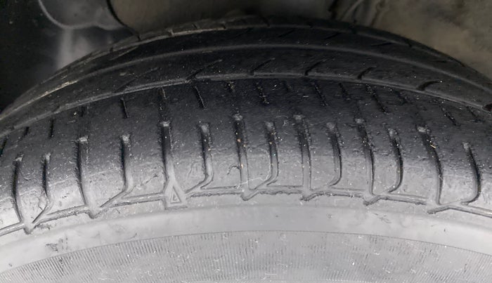 2016 Hyundai Elite i20 SPORTZ 1.2, Petrol, Manual, 61,653 km, Left Front Tyre Tread